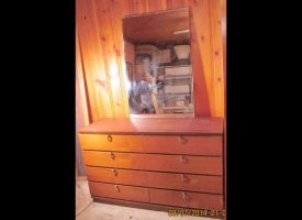 Eight-Drawers-Dresser-With-Mirror.jpg