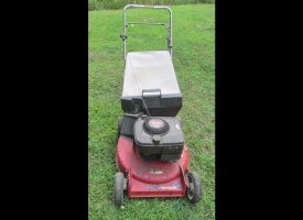 Toro-Push-Lawn-Mower-With-Bag-1.jpg