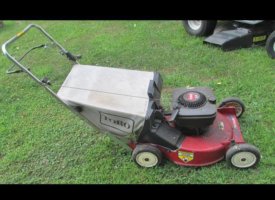 Toro-Push-Lawn-Mower-With-Bag-2.jpg
