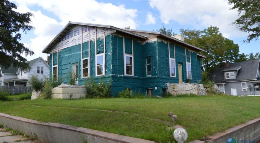 4 Bedroom Fixer Upper in Portage WI Online Only Auction