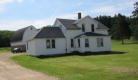 Farmette with Multiple Buildings Pardeeville WI