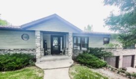 Beautiful 4 Bedroom 3 Bathroom House on the Edge of Town