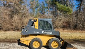 Lot # 4606 – 2016 DEERE 324E