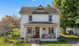 Welcoming home located in Portage WI