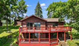 Scenic Point Bluff-Top Retreat with Mississippi River Views