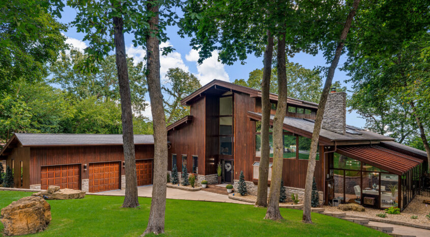 01 Cover_1555 Crescent Hills