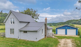 Renovated Country Farmhouse Richland County