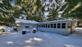 Nice 3-Bedroom 2 Bath Home Walking Distance to Castle Rock Lake